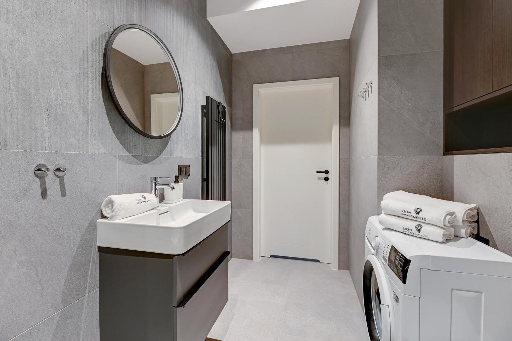 Scala 60D City Center Apartments With Parking By Lion Apartments Γκντανσκ Εξωτερικό φωτογραφία